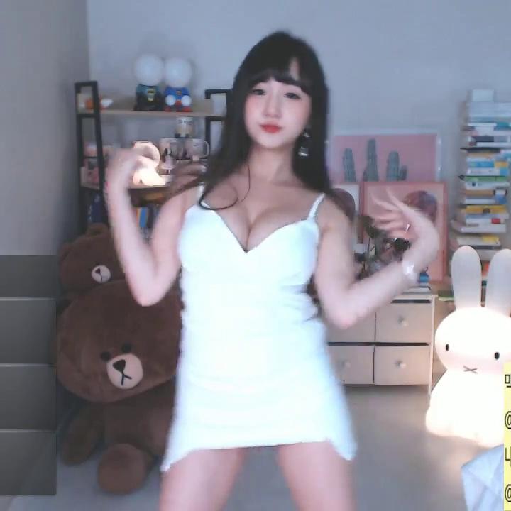 Korean Twitch Streamer Sexy Dance